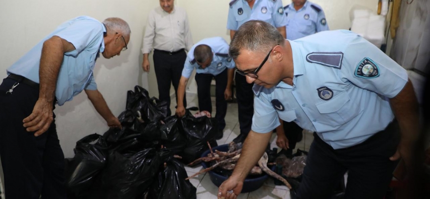 Gaziantep'te ele geçirilen 1 ton kokmuş et imha edildi