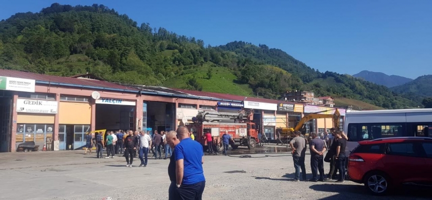 Artvin'de sanayi sitesinde yangın