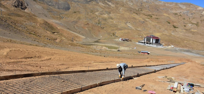 Hakkari'deki kayak merkezi yeni yatırımlarla geliştiriliyor