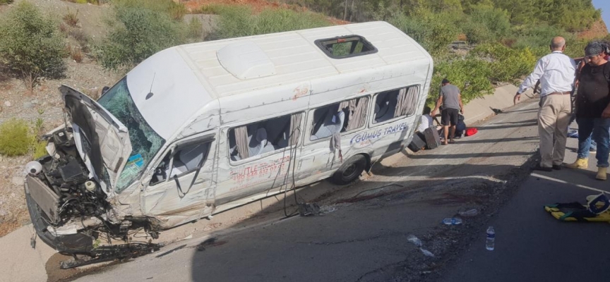 Muğla'da minibüs şarampole devrildi: 10 yaralı