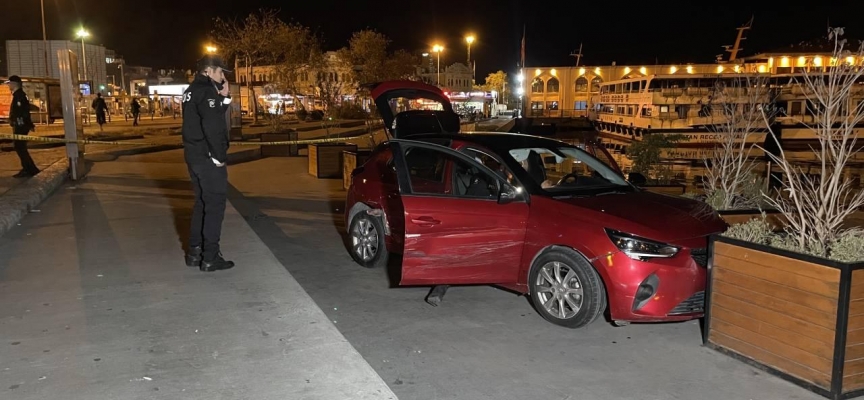 Kadıköy’de polisin dur ihtarına uymayan 4 zanlı yakalandı