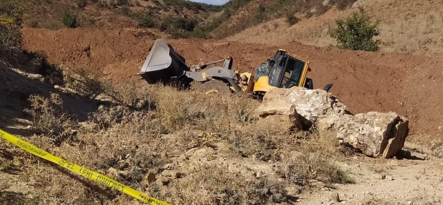 Denizli'de devrilen iş makinesinin altında kalan operatör öldü