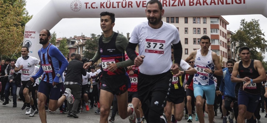 Ankara'da "Sanat Aşkına Koş-Başkent Kültür Yolu Koşusu" düzenlendi