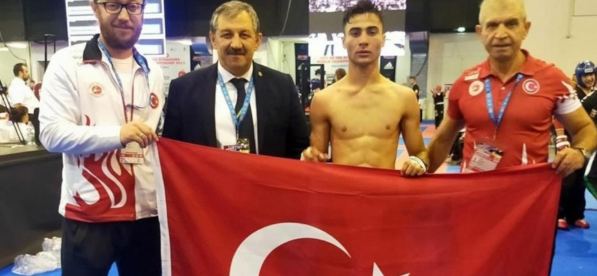 Milli sporcusu Çetin Karapınar İtalya'da altın madalya aldı