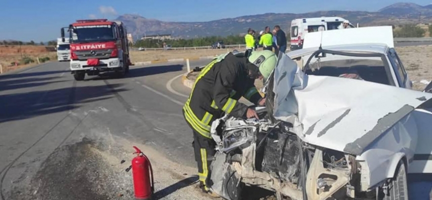 Denizli'de traktör ile otomobil çarpıştı: 5 yaralı