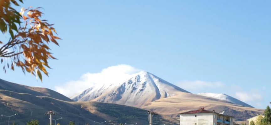 Palandöken'in zirvesi beyaza büründü