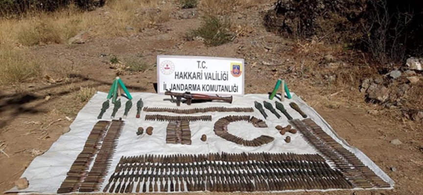 Hakkari kırsalındaki sığınakta çok sayıda silah ve mühimmat ele geçirildi