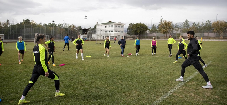 FOMGET, Kadın Futbol Süper Ligi'ne şampiyonluk parolasıyla başladı