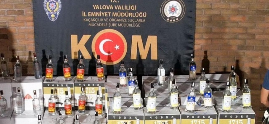 Yalova'da bir araçta sahte içki ele geçirildi