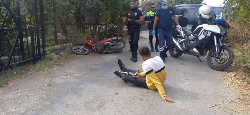 Polisten kaçan motosikletli trafik kazasında yaralandı