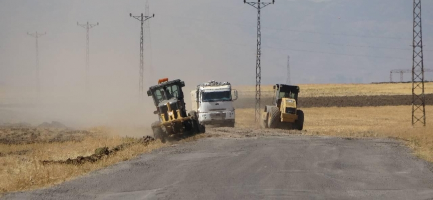 Muş'ta 210 köy yolu ve köy meydanı parke taşıyla döşeniyor