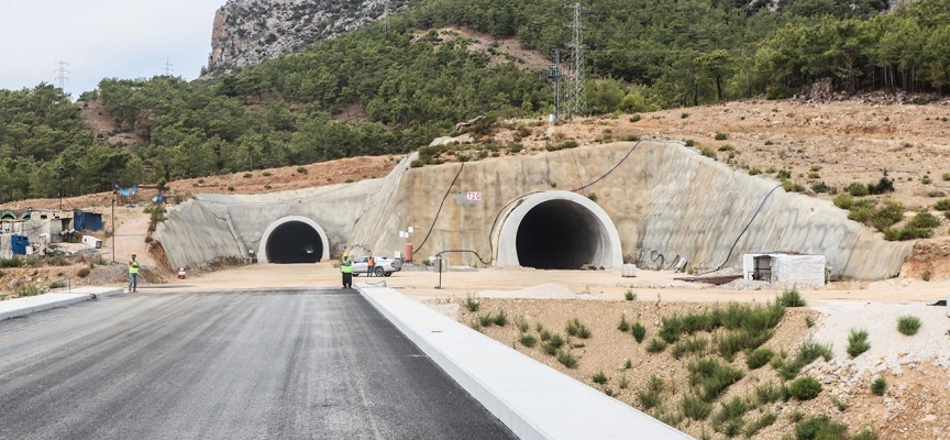 Akdeniz Sahil Yolu'nda bu yıl 3 tünel ve 1 viyadük açılacak