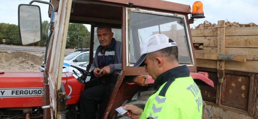 Tokat-Sivas kara yolunda traktörler denetlendi