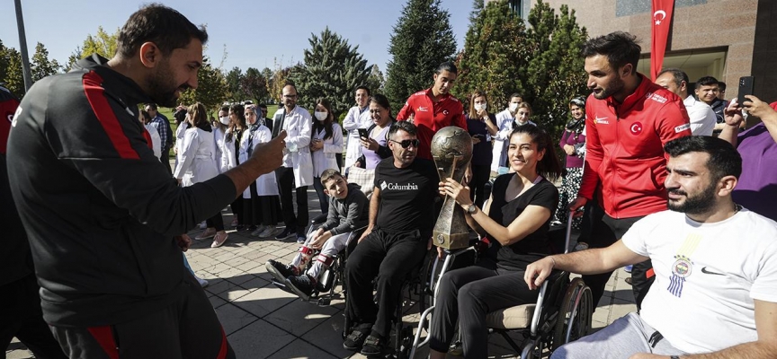 Ampute Milli Takımı'ndan gazilere moral ziyareti