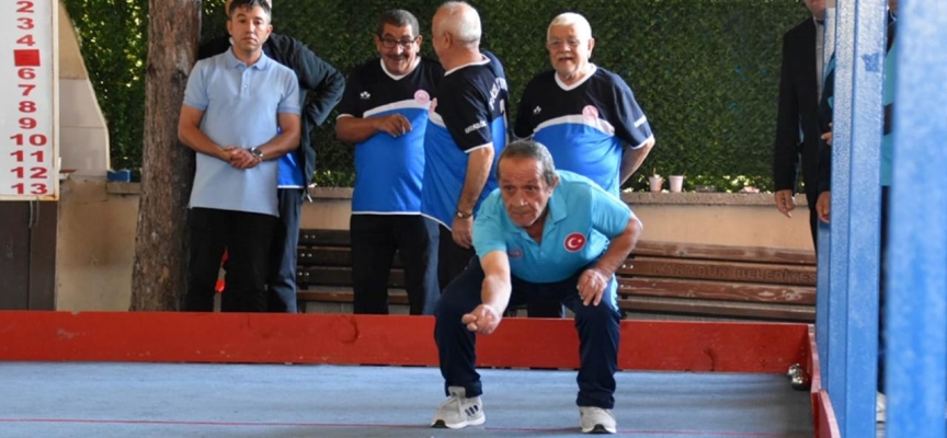 Huzurevi sakinleri bocce müsabakalarında karşı karşıya geldi