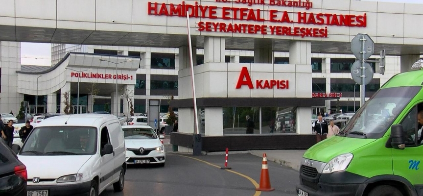 Doktorla tartışan motosikletli kurye, bıçakla 4 güvenlik görevlisini yaraladı