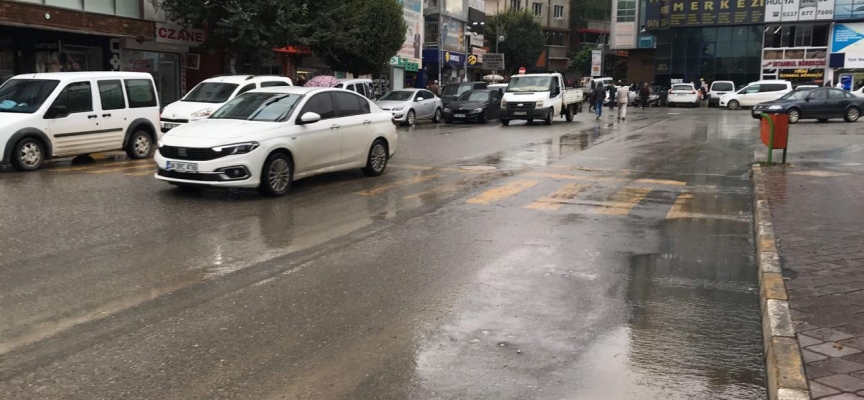 Meteoroloji uyarmıştı, Iğdır’da sağanak yağış başladı