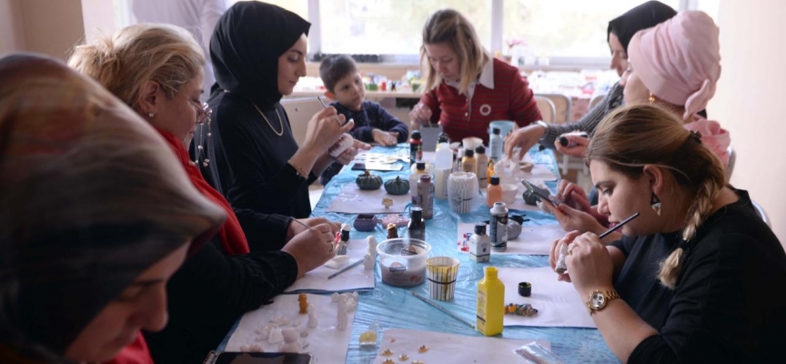 Ardahan'da kadınların hazırladığı magnetler gelire dönüştü