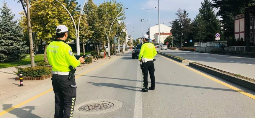 Yayalara yol vermediği dronla tespit edilen sürücülere ceza kesildi