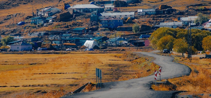 Ardahan'ın Göle ilçesine güz renkleri hakim oldu