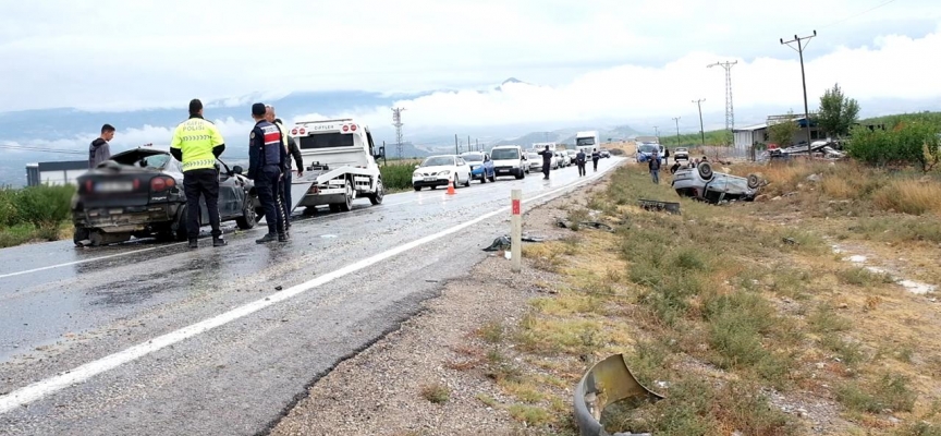 Mersin'de zincirleme kazada 6 kişi yaralandı