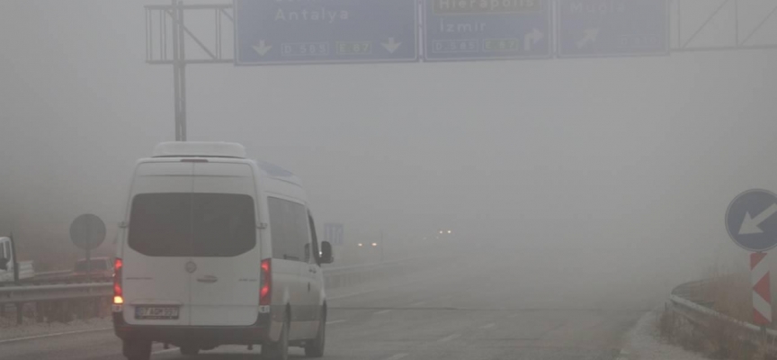 Denizli'de etkili olan sis ulaşımı aksattı