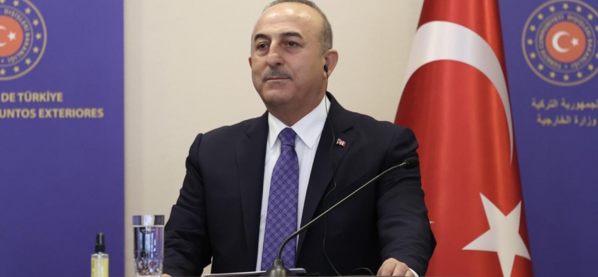 Bakan Çavuşoğlu'ndan Yunanistan'ın göçmen zulmüne tepki