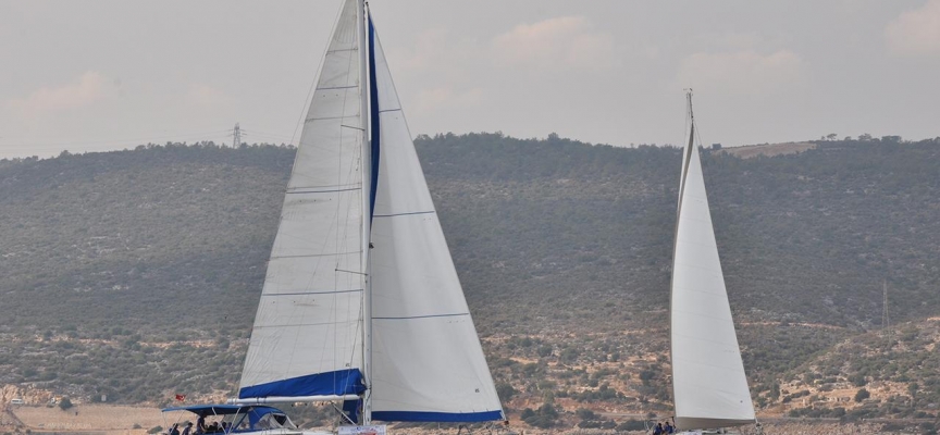 Mersin'de yelken yarışı ve çevre temizliği etkinliği düzenlendi