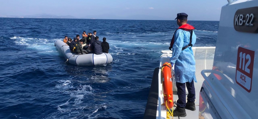 İzmir açıklarında 208 düzensiz göçmen kurtarıldı