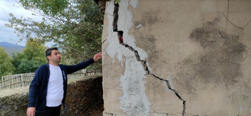 İstanbul'da taş ocağındaki dinamit patlaması evlere zarar verdi