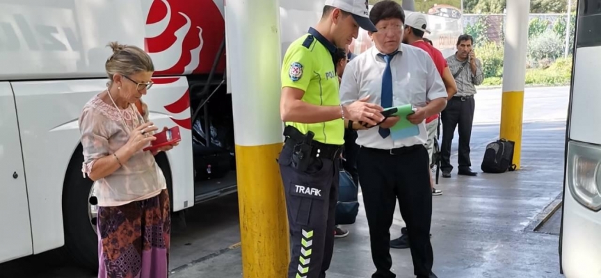 Muğla'da şehirler arası yolcu otobüsleri sivil polislerce denetleniyor