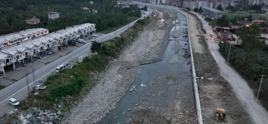 Artvin'de Kabisre Deresi'nin taşkın kontrolü çalışmaları sürüyor