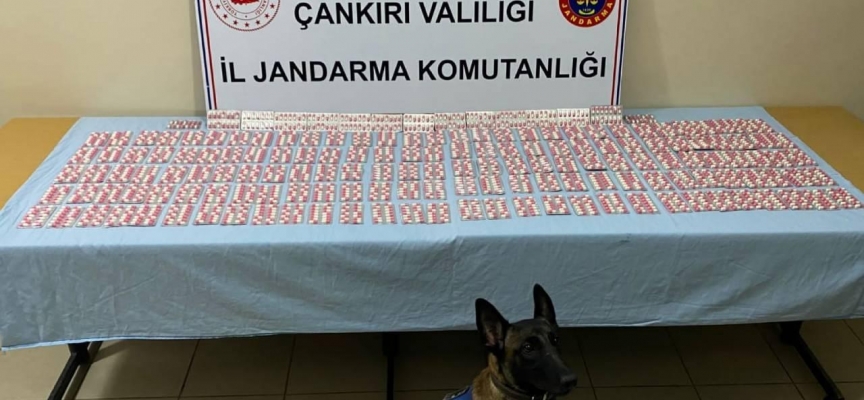 Çankırı'da durdurulan araçta uyuşturucu ele geçirildi: 3 gözaltı