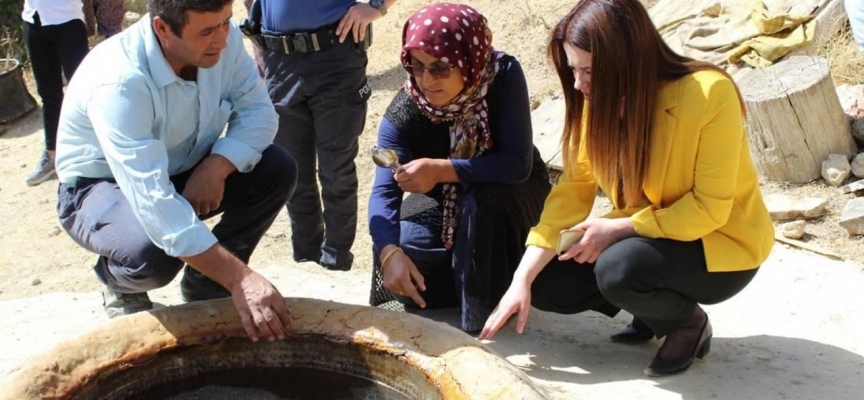 Başyayla Kaymakamı Seda Gür köylülerle pekmez kaynattı