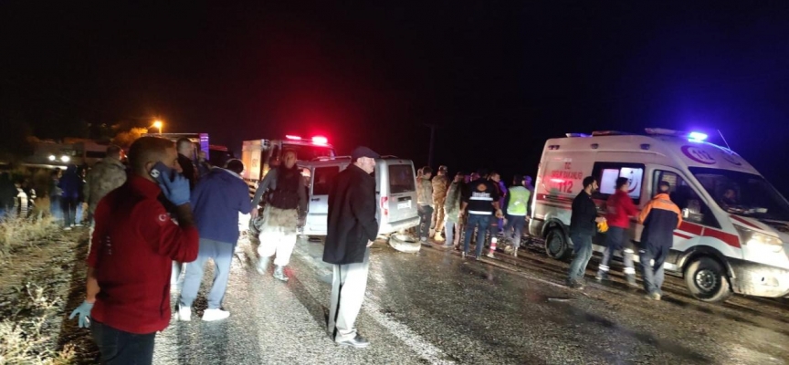 Tatvan-Hizan karayolunda trafik kazası: 1 ölü, 4 yaralı