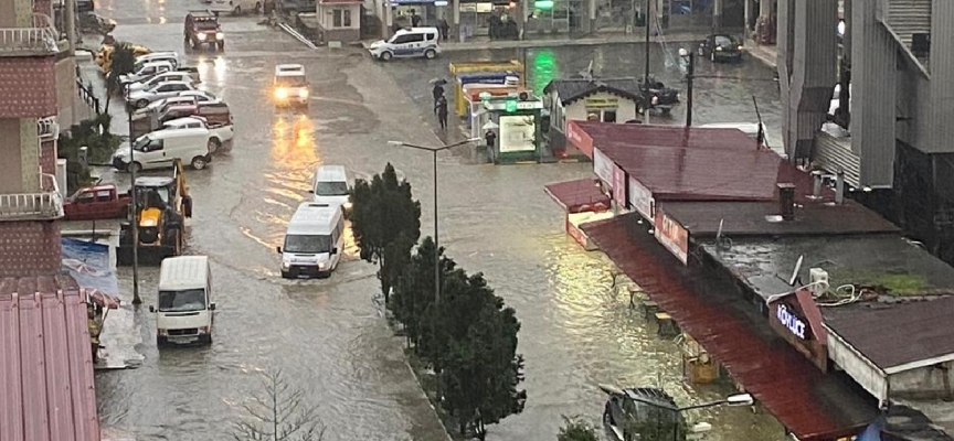 Artvin'de sağanak etkili