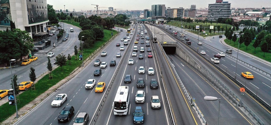 İstanbul'un bazı bölgelerinde trafik yoğunluğu yaşanıyor