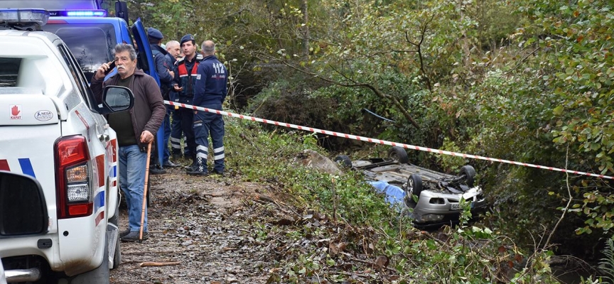 Bartın'da otomobil dere yatağına devrildi: 1 ölü