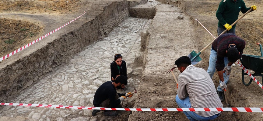 Birçok medeniyetin izini taşıyan "Eski Van Şehri" ayağa kaldırılıyor