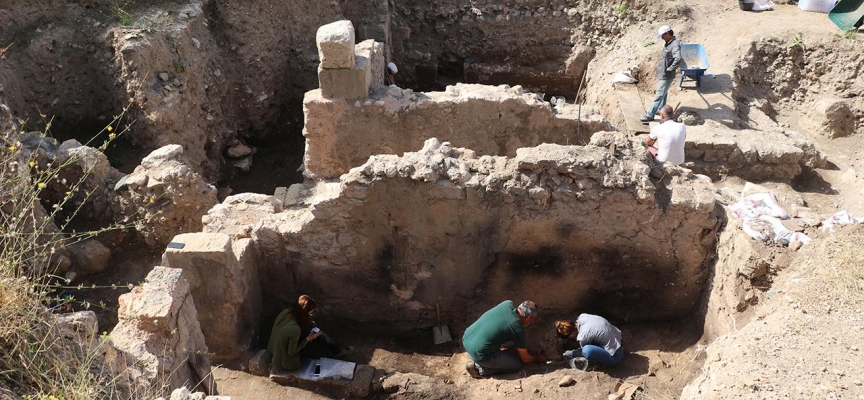 Hatay'da Roma dönemine ait odalar ve sunu kapları bulundu