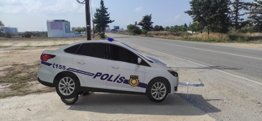 Maket polis araçları yollarda