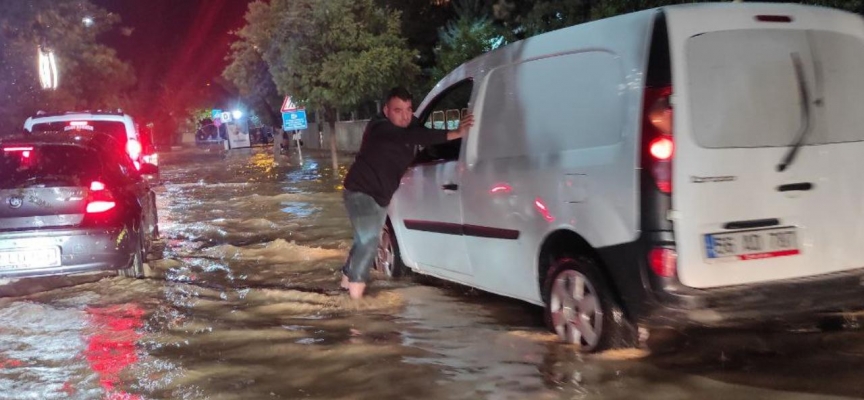 Siirt'te sağanak hayatı olumsuz etkiledi