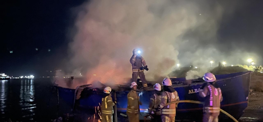 Kartal'da balıkçı teknesinde yangın