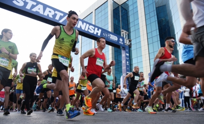 Lefkoşa Maratonu’nda 10 ve 21 km yarı maraton koşusuna start verildi