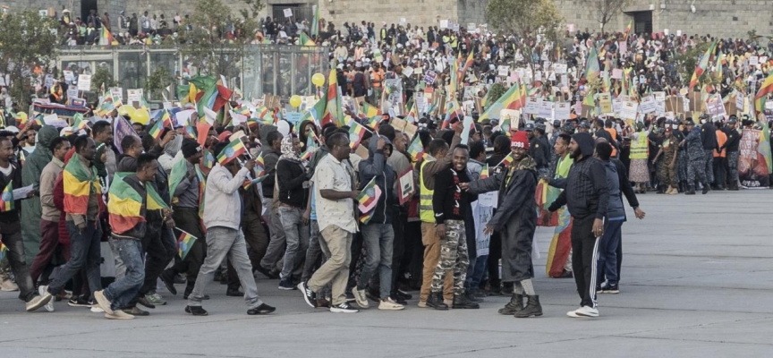 Etiyopya'da binlerce kişi "Batı müdahalesini" protesto etti