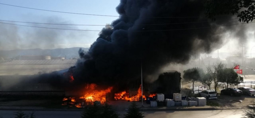 Kocaeli'de petrol firmasında yangın: Duman metrelerce yükseldi