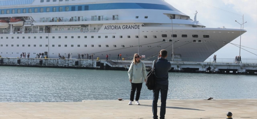 Sinop'ta sezonun son kruvaziyeri uğurlandı