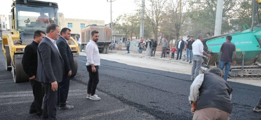 Artuklu'da yol asfaltlama çalışmaları sürüyor