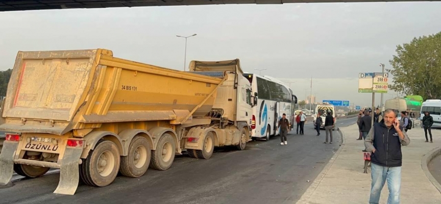 Kocaeli'de zincirleme trafik kazası: 2 yaralı