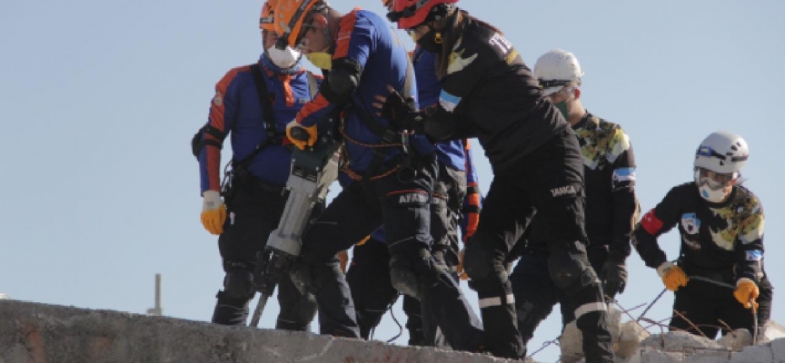 İzmir'de deprem tatbikatı yapıldı